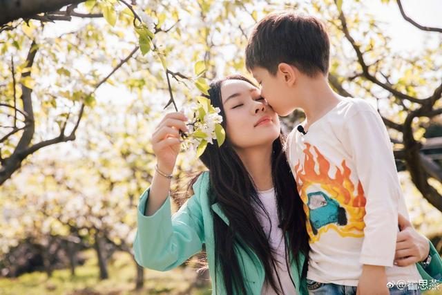 无意中发现男友和前女友的合照,现任女友当面撕了照片,过分吗?-优质的有问必答平台